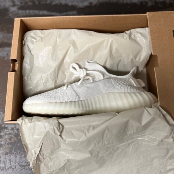 Adidas Yeezy Boost 350 V2 Bone Size 10.5- HQ6316 - Picture 6 of 9